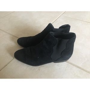 Pointed toe black boots genuine leather